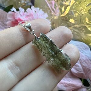 High Quality Raw authentic Moldavite Sterling Silver Necklace Jewelry / Olešnice